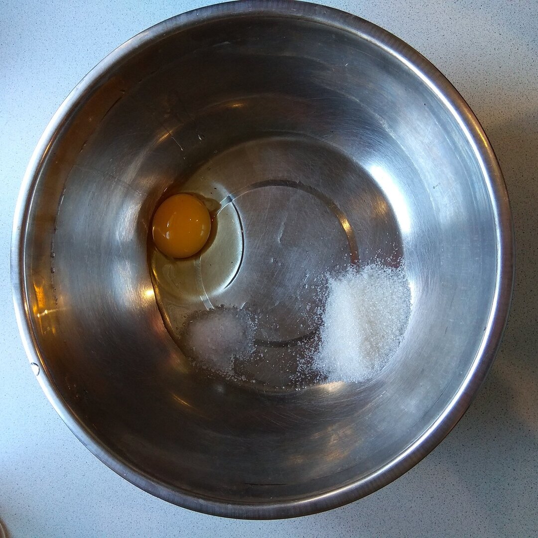 Добавляем сахар - 1 столовая ложка.