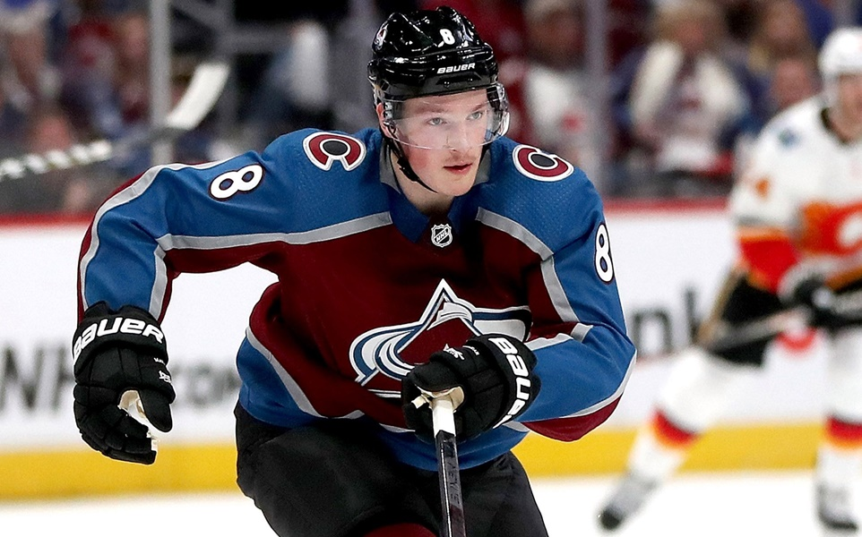 В 11 матчах защитник «Колорадо» Кейл Макар заработал отрицательный показатель полезности (-1). Фото: gettyimages.com