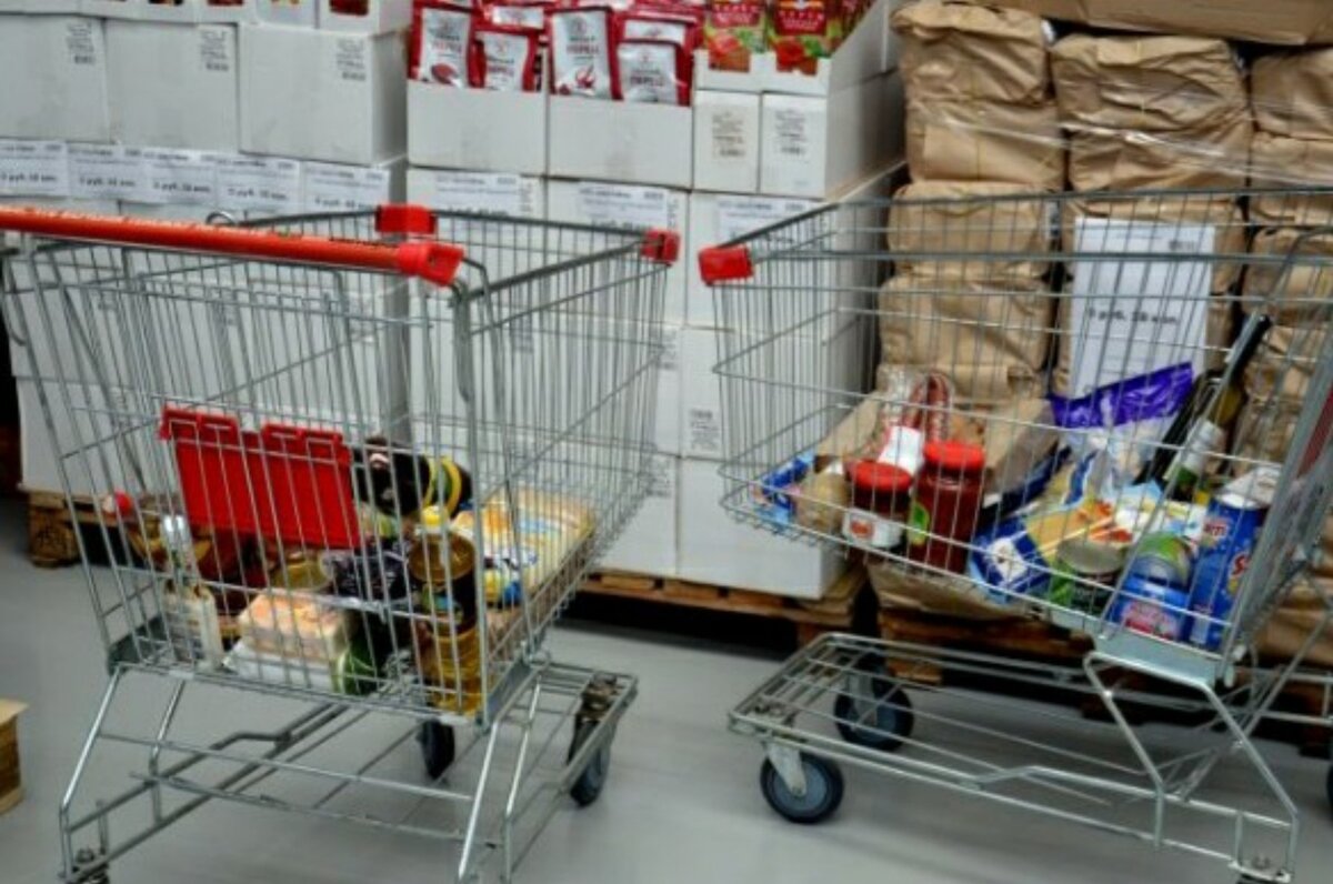 С тележками ходить в Светофоре явно удобнее)