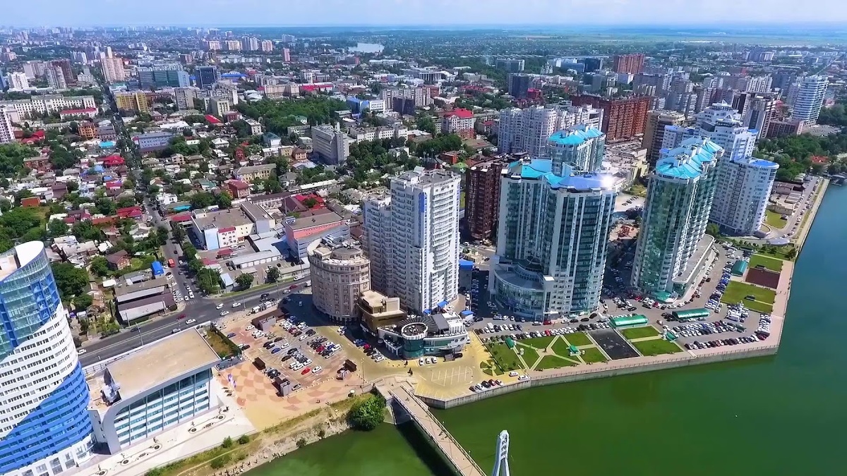 Район Затона. Виден Мост Поцелуев.