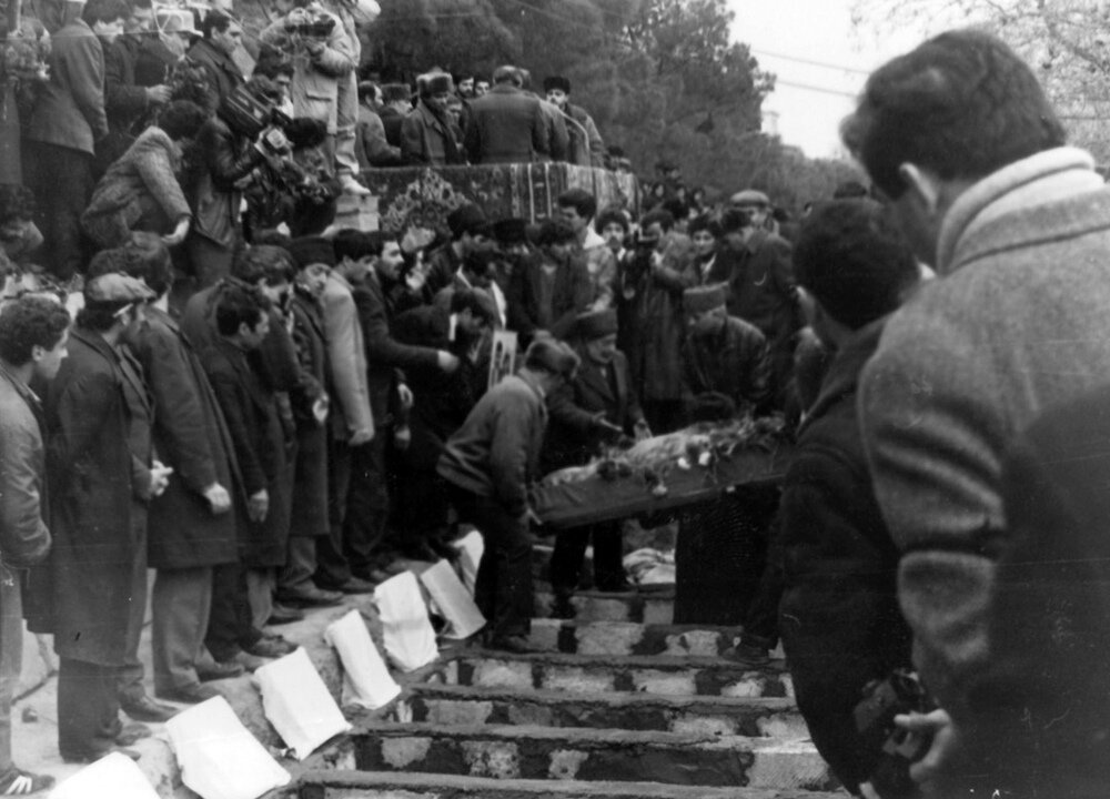 В 90 годы резня. Армянский погром в Баку 1990.