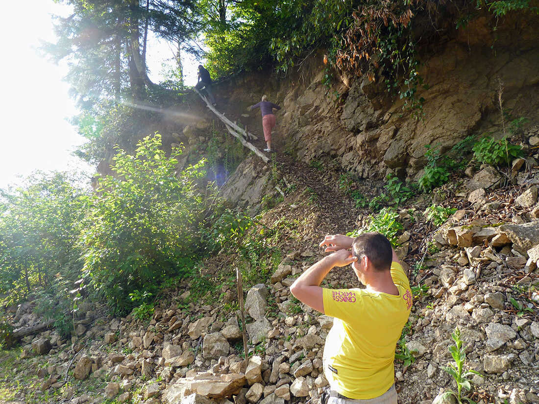 вот так ты полезешь на гору, но грузин будет приглядывать :)