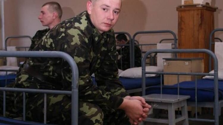  «Армия не космос – второй раз не захочешь». (выцарапано на двери туалета где-то          в в/ч 31612)
