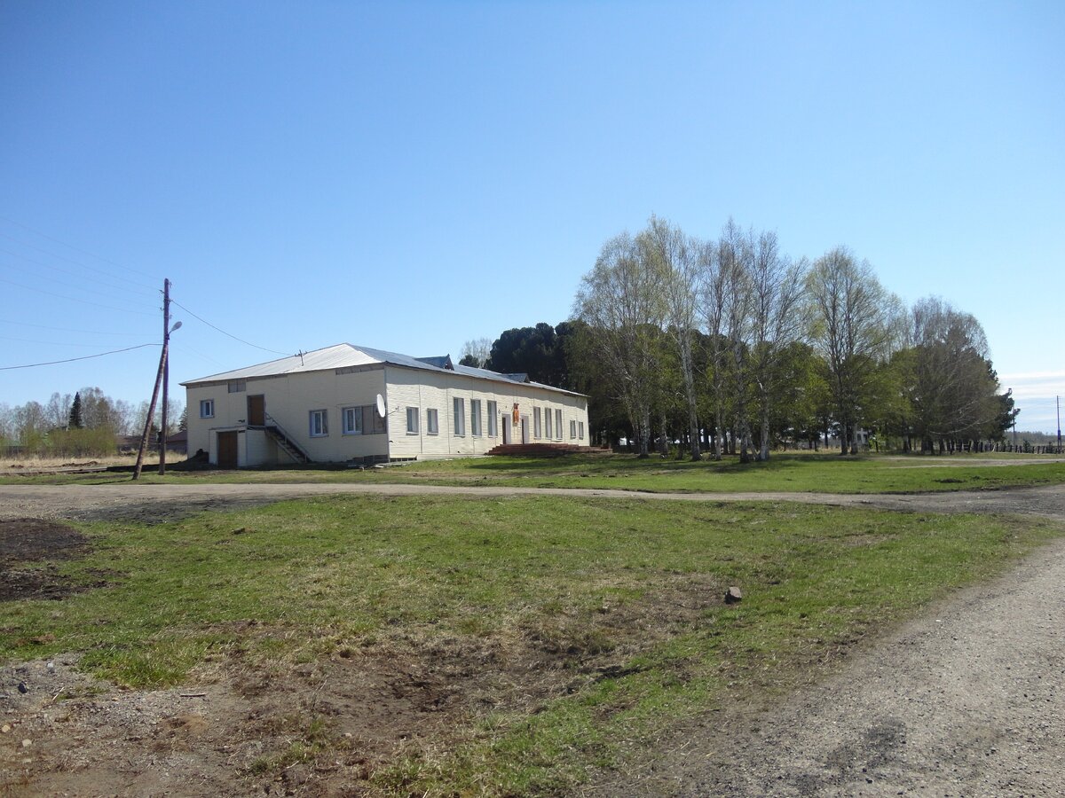 Наш сельский ДК.Фото довольно свежих времён, но ДК такой же самый как и был на момент его постройки в начале 70-х