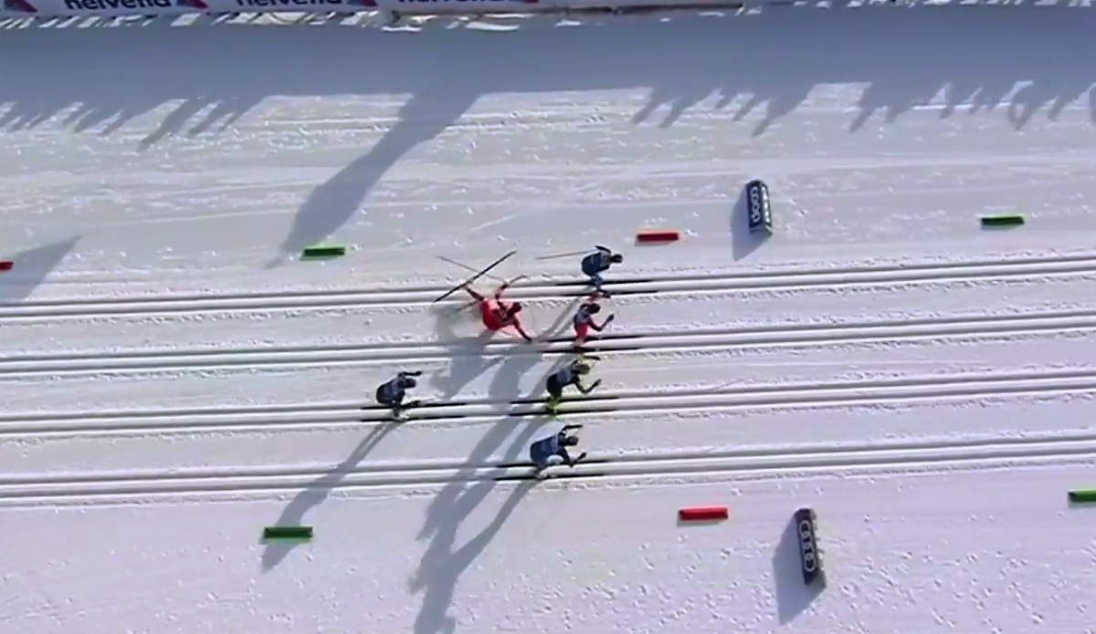 Падение Натальи Непряевой в финальном забеге спринтерской гонки Тур де Ски (2019/2020).