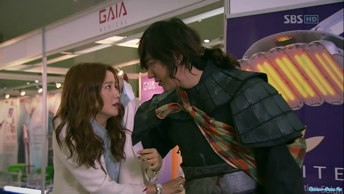 Воин эпохи Чосон в современном Сеуле