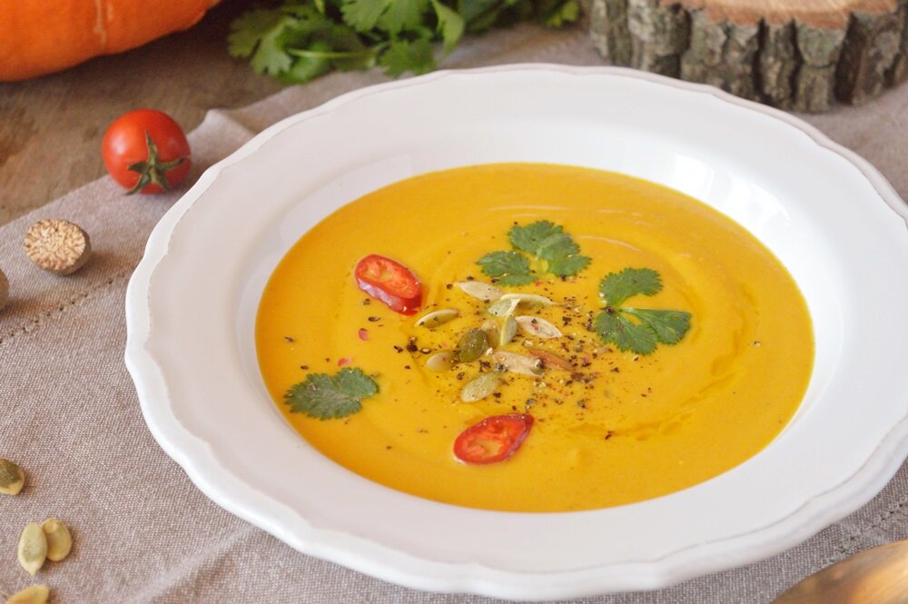 Это один из вида украшений. Можно посыпать арахисом, зеленью. И украсить на ваше усмотрение!