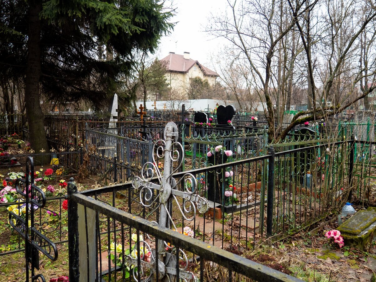 Кладбище в России. Российское кладбище. Памятник виды памятников на кладбище. Почему названо кладбище