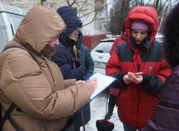 Общественные инспекторы на месте незаконных работ по прокладке метро. Фото: https://metro.wtf