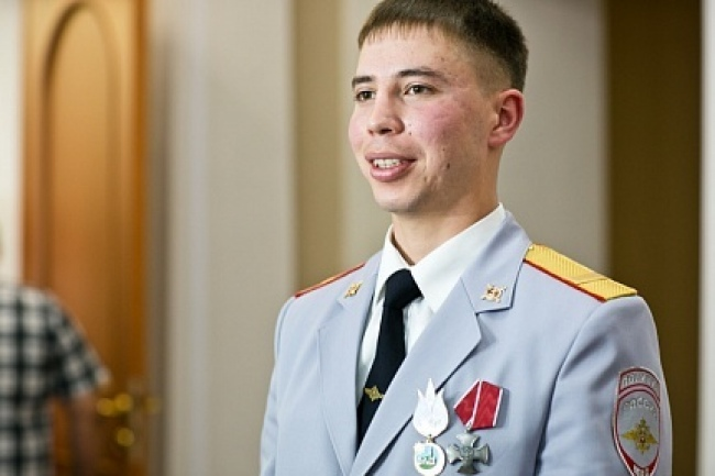 Родители бориса максудова. Денис Олегович Портнягин. Денис Портнягин герой России. Данил Максудов герой России. Ефрейтор Портнягин