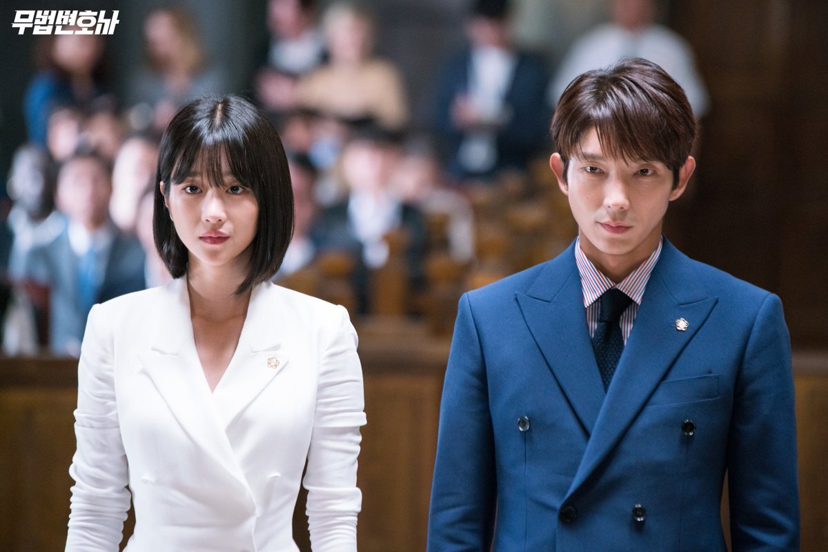 Кадр из дорамы Беззаконный адвокат