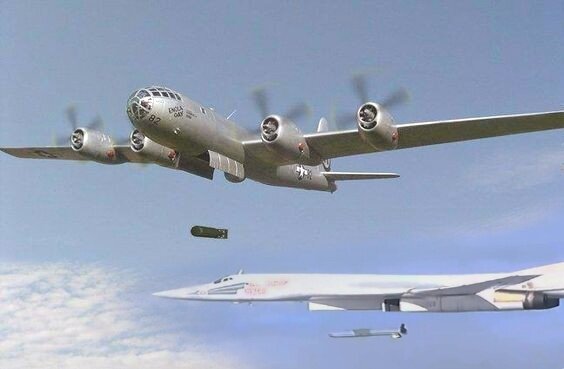 Боинг В-29 под именем Enola Gay сбрасывает ядерную бомбу "Малыш"  на Хиросиму. ТУ-160 наносит ракетный удар по террористам в Сирии  крылатой ракетой Х-101. Мощность взрыва "Малыша"  от 13 до 18 килотонн. Крылатая ракета х-101 может оснащаться термоядерной боеголовкой (х-102) и ее мощность составляет по некоторым данным от 200 килотонн, до мегатонны. ТУ-160 способен нести до 12 таких ракет.  Между данными событиями прошло всего 60 лет, а поражающие возможности оружия выросли просто немыслимо.