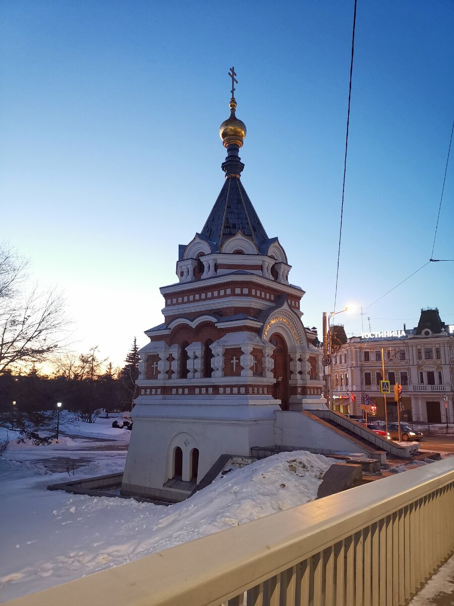 Серафимо-Алексеевская часовня возле моста через реку Омь