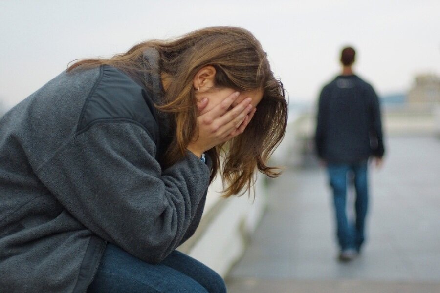 Почему он уходит?