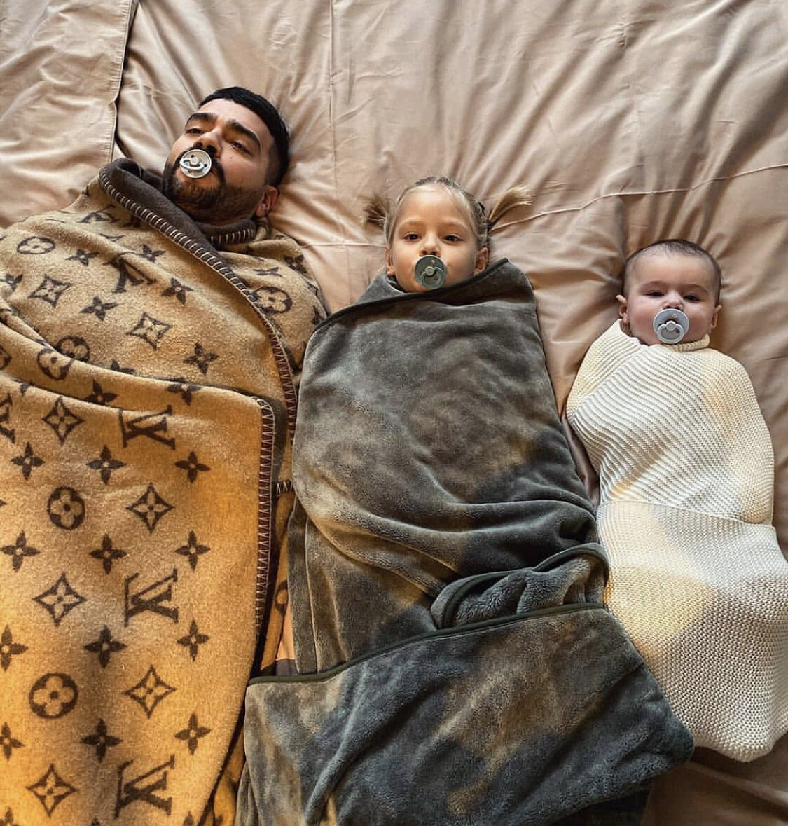 Тимати с детьми. Источник фото https://www.instagram.com/p/B9WyvRwnVaE/?igshid=mclpb5llbyd8