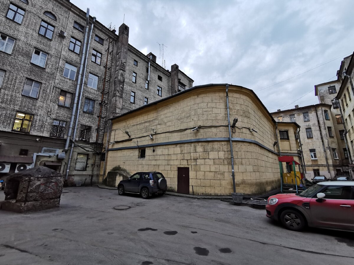 Сердце Культурной столицы за фасадами домов. Как думаете, что на фото? Пишите в комментариях!