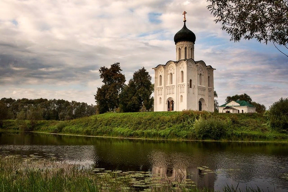 «Дыханье старины глубокой»: где посмотреть самые старые храмы России