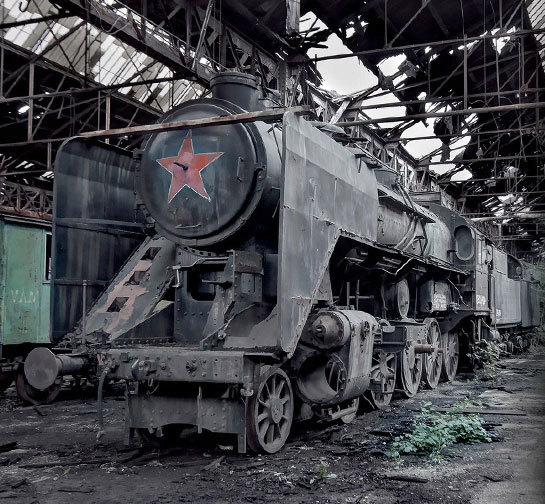 Ребека даже побывала в России на заброшенном депо, замершем еще в СССР