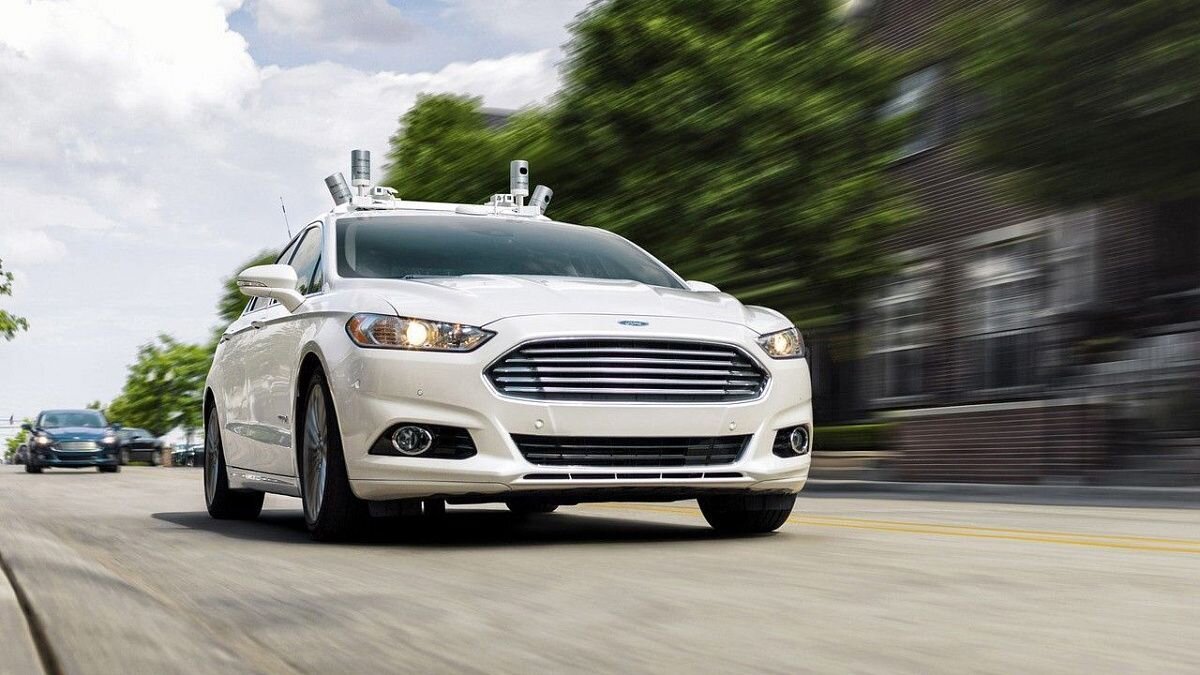 Тогда, конечно, никаких беспилотных  автомобилей в Новосибирске не было, но Ford мы продавали