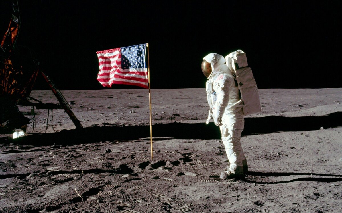 американцы на луне фото оригинал