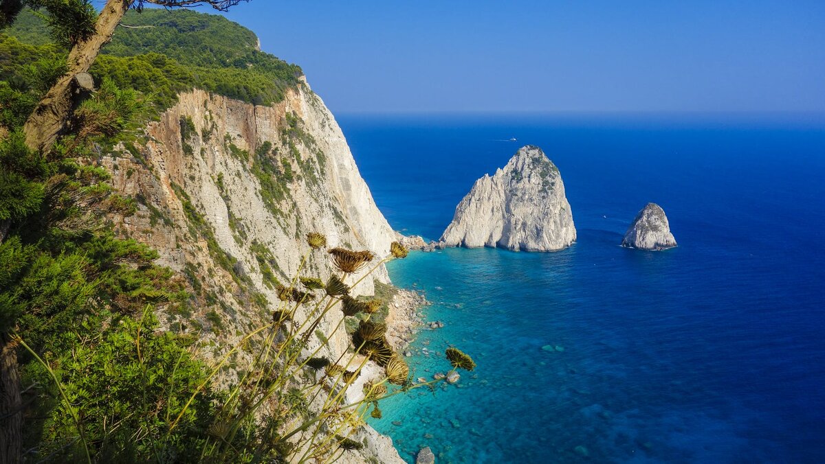 https://images.pexels.com/photos/158136/greece-holidays-holiday-summer-158136.jpeg?cs=srgb&dl=pexels-158136.jpg&fm=jpg