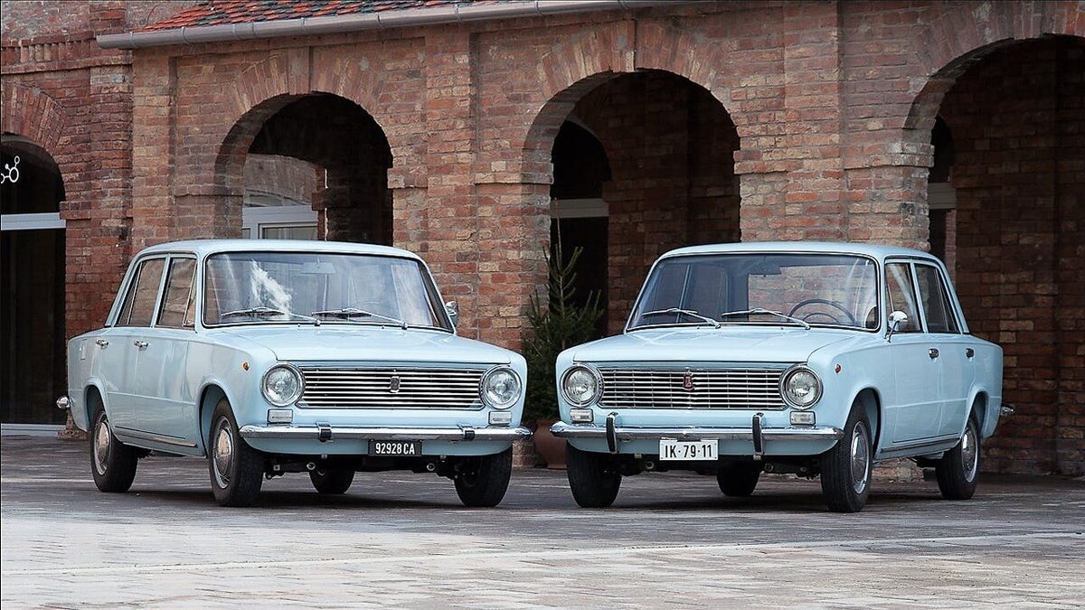 FIAT-124 и ВАЗ-2101 (Слева направо)