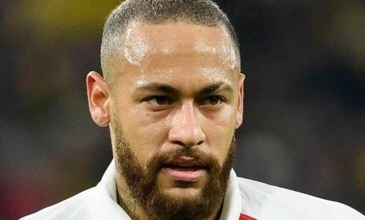 Нападающий ПСЖ Неймар готов пойти на серьёзное уменьшение своей зарплаты, чтобы летом вернуться в "Барселону".