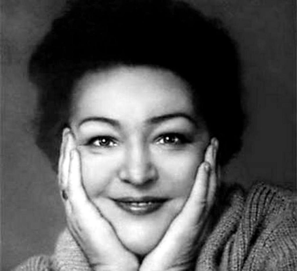 Вероника Тушнова (1911 - 1965) 
https://yandex.ru/images