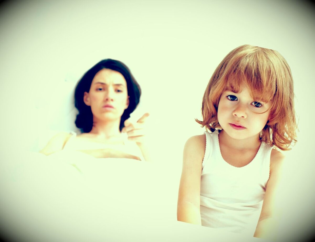 Воспитание ребенка. Идеальная мама. Задумчивая женщина. Плачущая мама с ребенком на руках. Мама с сигаретой и ребенком.