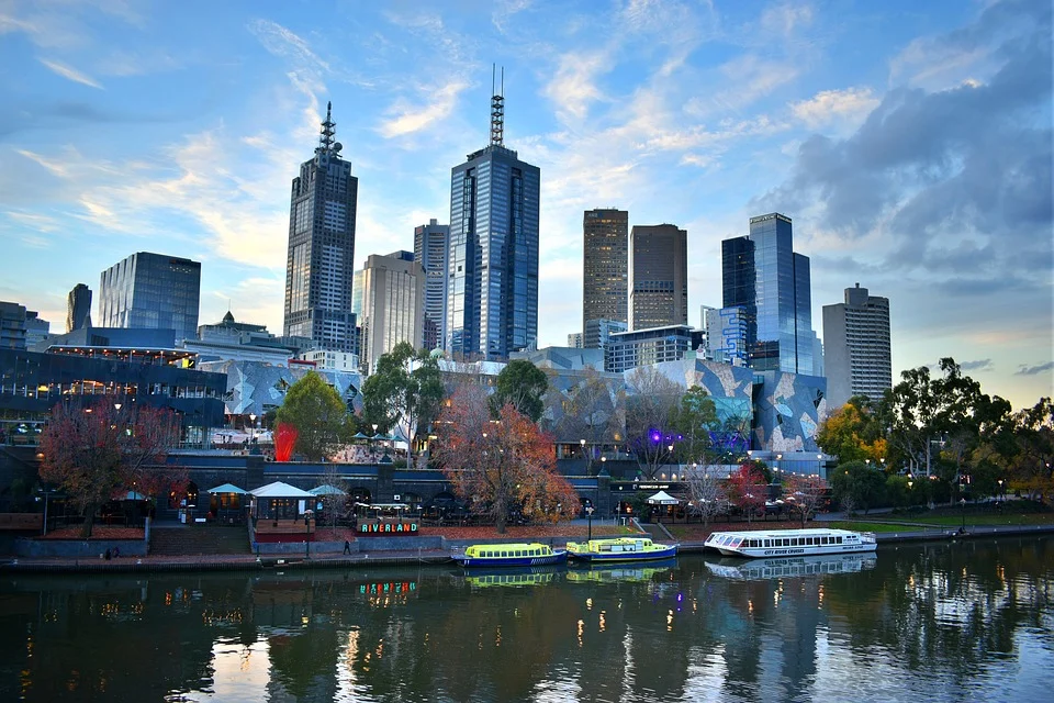 Мельбурн, Австралия - источник https://pixabay.com/photos/melbourne-city-skyline-australia-2986345/