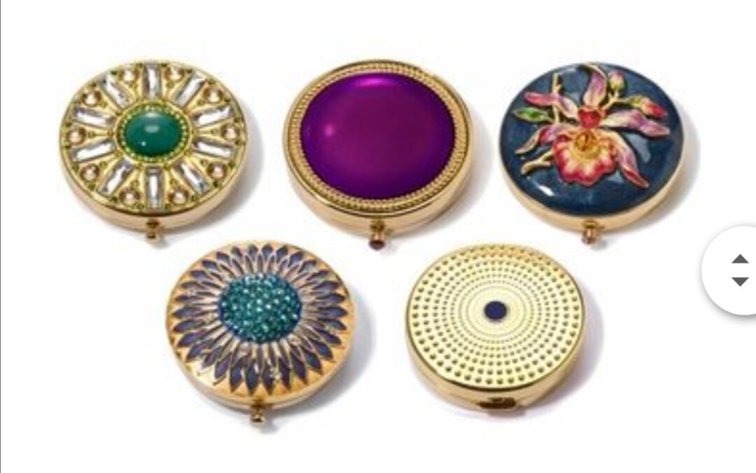 Духи в медальоне