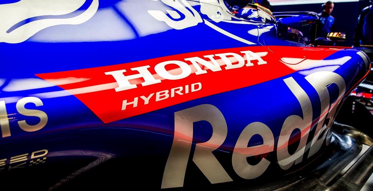 Логотип Honda на болиде Toro Rosso. 2019 год