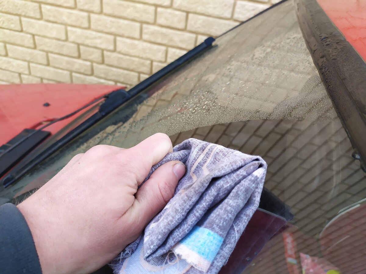 Лобовое стекло без грязи и капель, нашел два копеечных способа ...