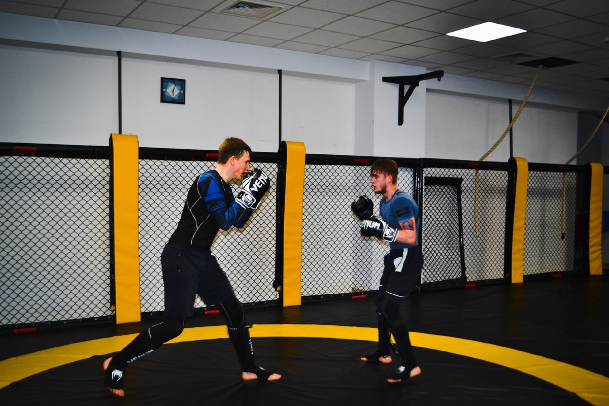 Не смотрите на разницу в росте это тренеровка) 