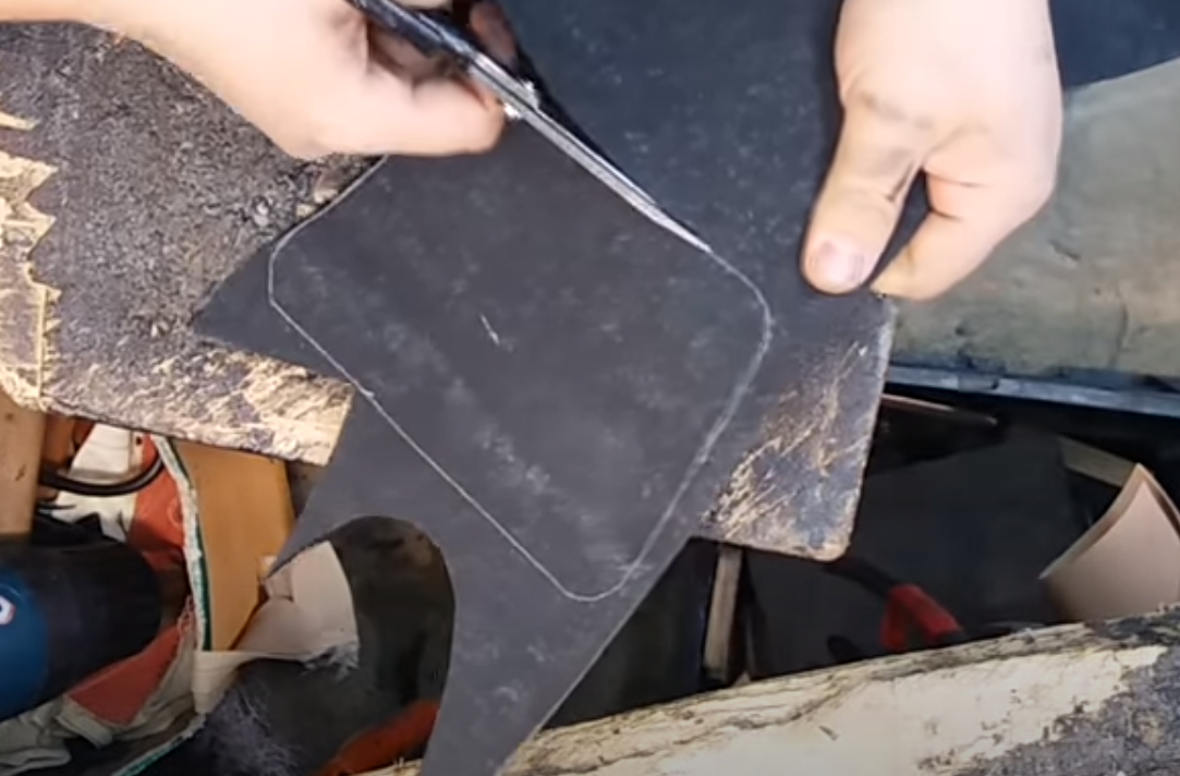 Протерся резиновый коврик в авто, не нужно его выкидывать, показываю как можно легко и быстро его восстановить