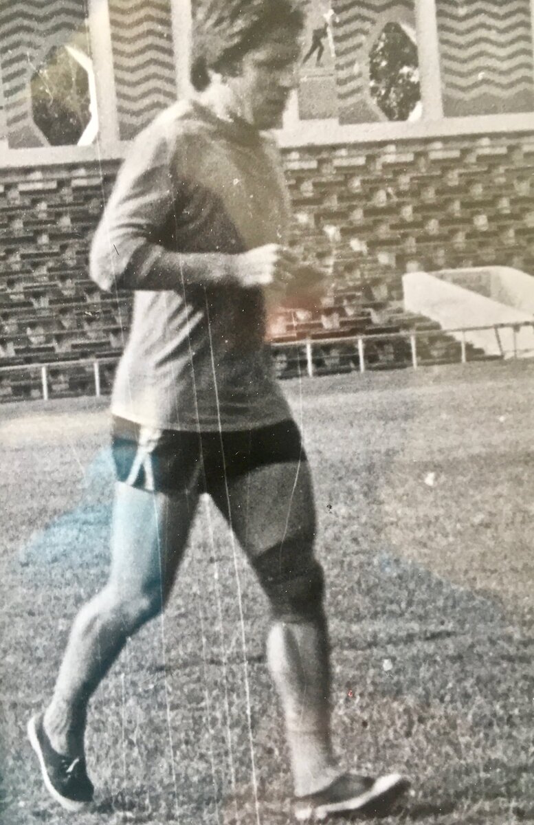 Владимир Бабенко, защитник смоленской "Искры". 
 