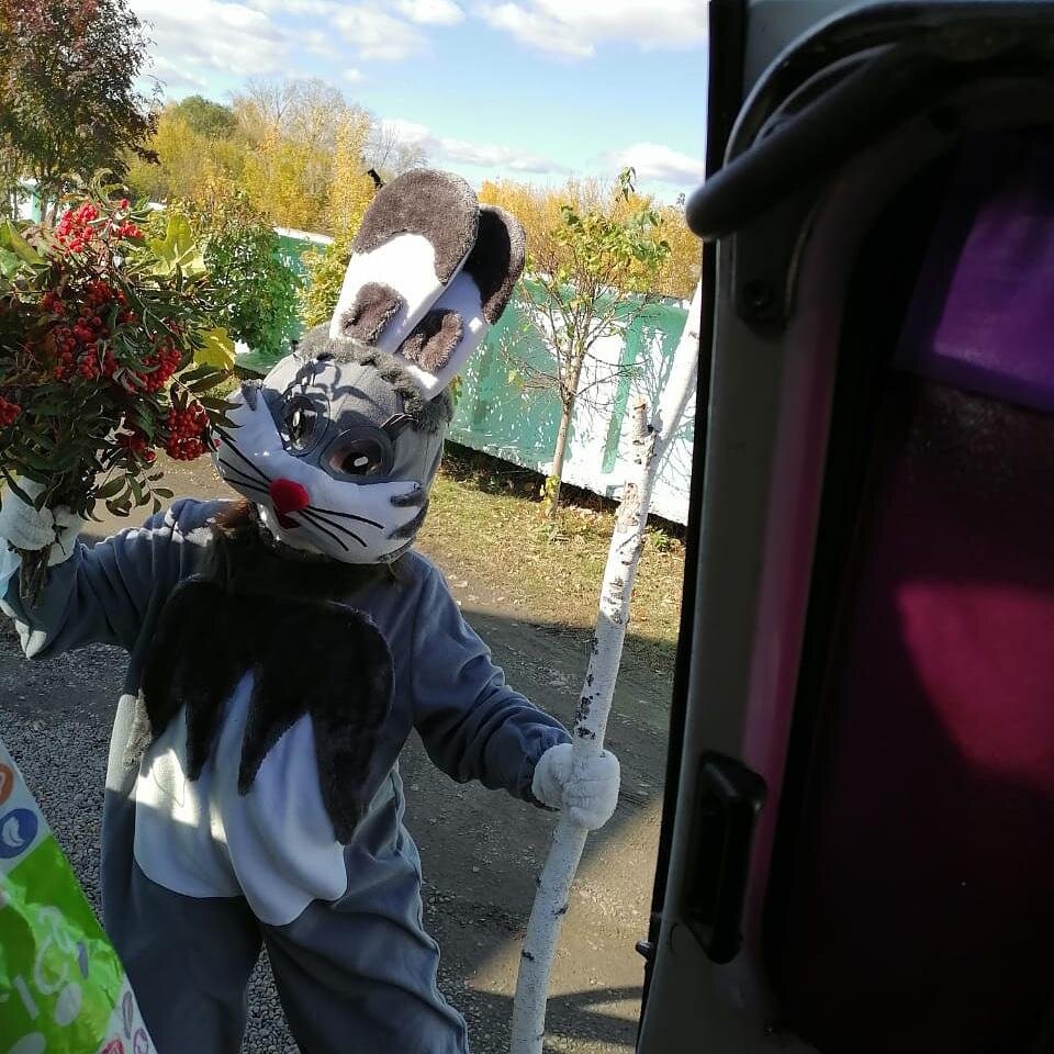 В костюме, это я