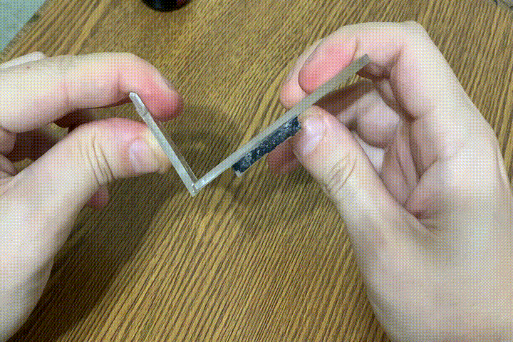 С трудом, но все-таки получилось сломать оргстекло.