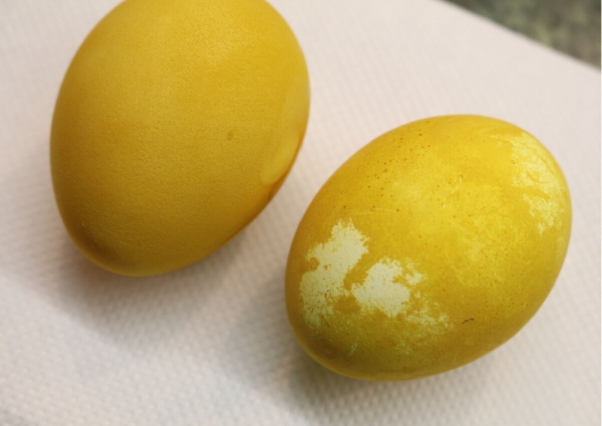 Как красить яйца куркумой