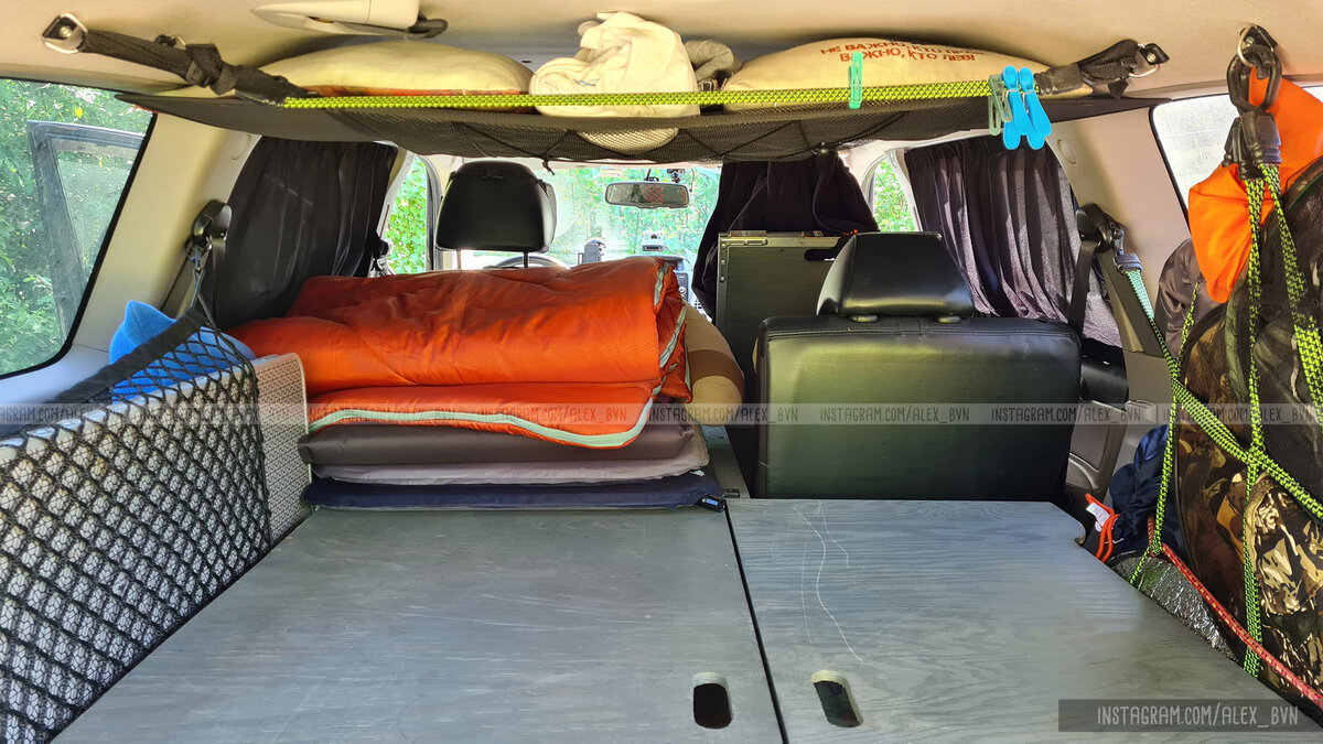 Оборудованный спальник-органайзер в моей машине