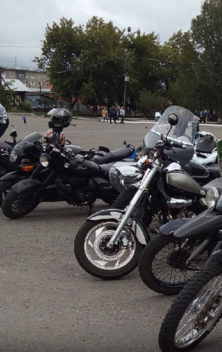 Найди  Урал среди двухколесных собратьев.