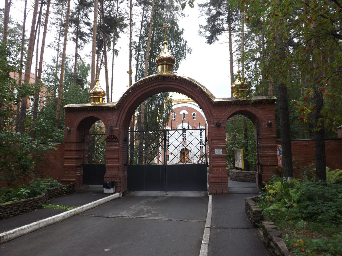 Вход в храм