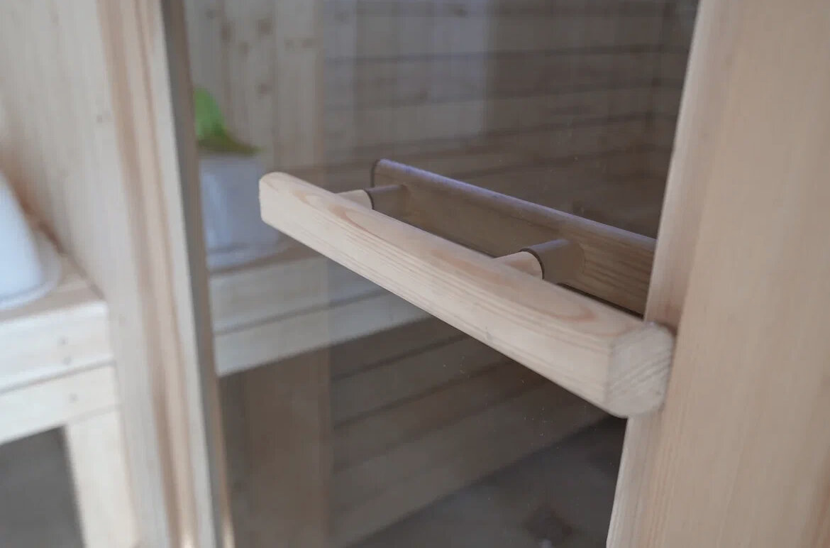 Баня. Стеклянная дверь в парную. Фото из личного архива автора