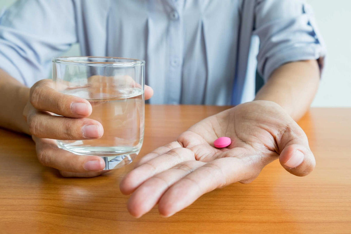 парацетамол опасное лекарство. выпивка и таблетки. можно ли пить таблетки просто так. лекарство для смерти. аспирин фото.