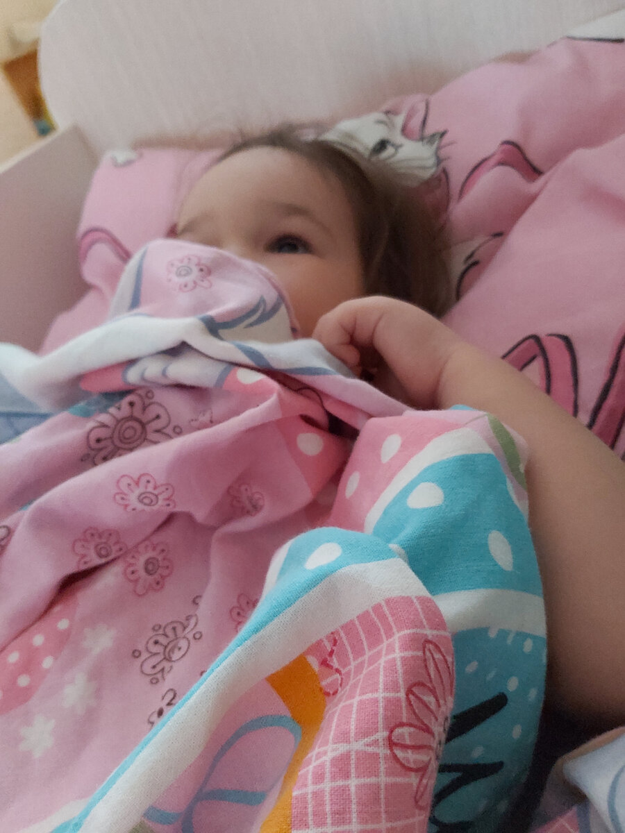 сначала покрутиться, поваляться...потом попросить кролика...