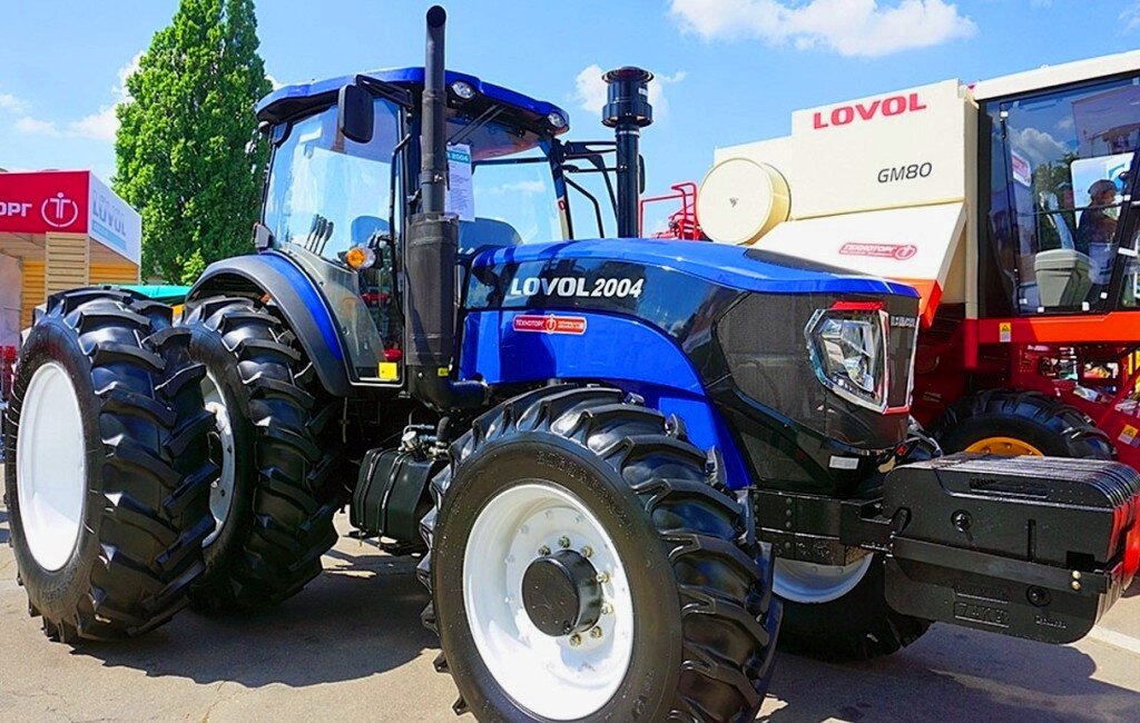 Трактор Lovol TR-2004 на выставке