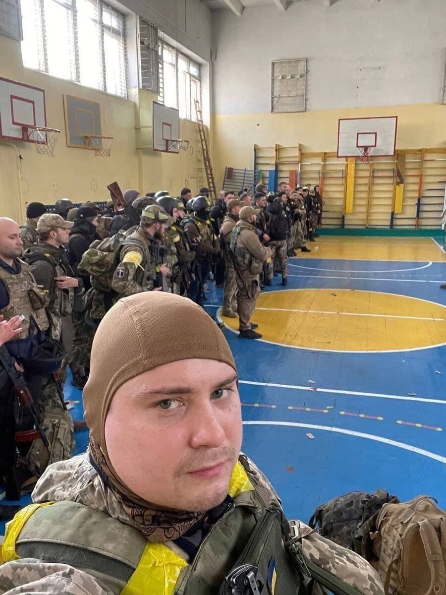 ВСУ и нацисты в спортзале школы. Украина.