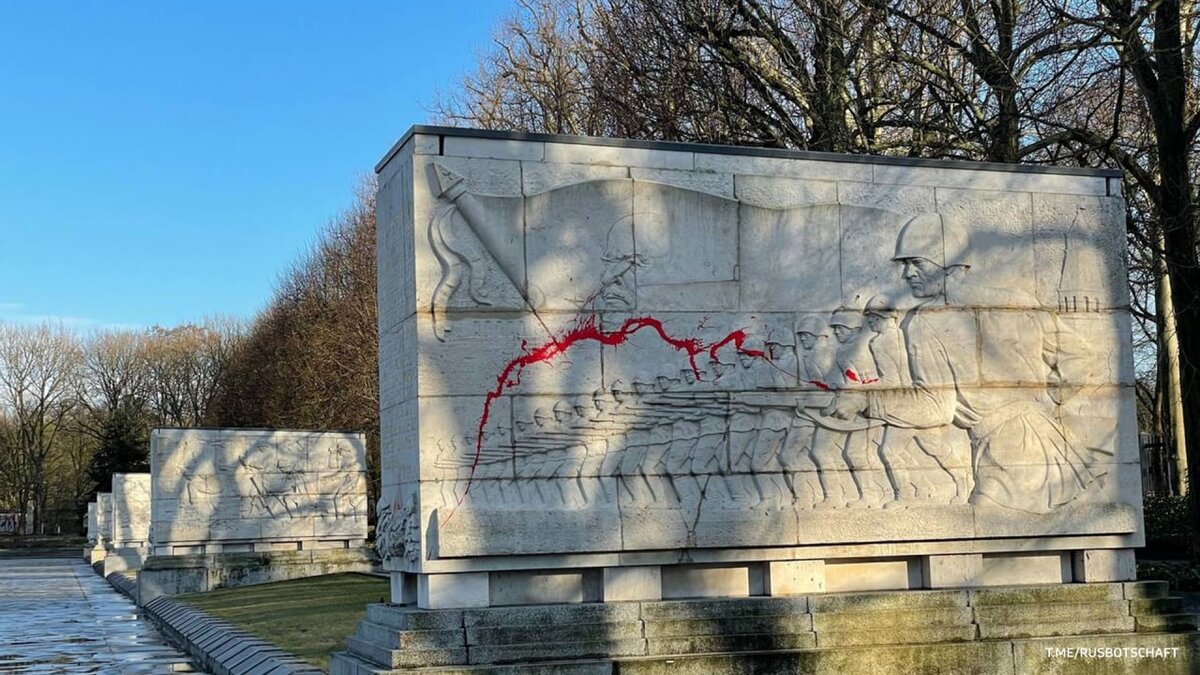 памятник русскому солдату в берлине с девочкой