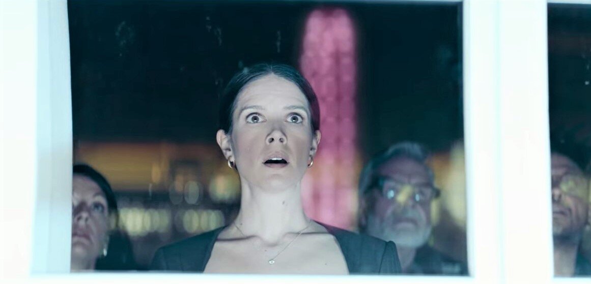 Скриншот из сериала "The Man Who Fell to Earth".