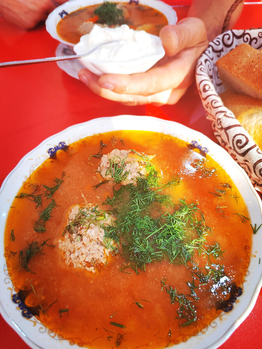 Три огромных фрикаделищи, естественно из говядины. Я не любительница свинины и наслаждалась говядиной и бараниной в поездке.